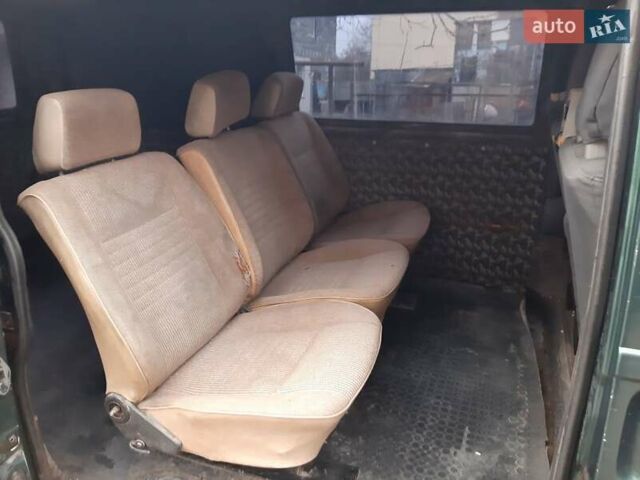 Зелений Фольксваген Transporter, об'ємом двигуна 2.4 л та пробігом 445 тис. км за 5500 $, фото 4 на Automoto.ua
