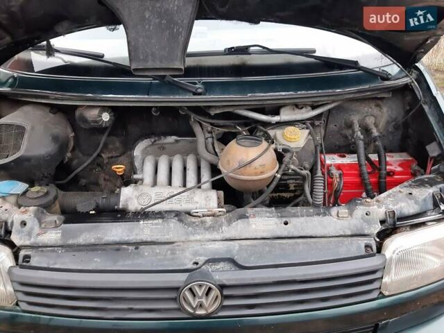 Зелений Фольксваген Transporter, об'ємом двигуна 2.4 л та пробігом 445 тис. км за 5500 $, фото 7 на Automoto.ua