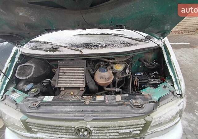 Зеленый Фольксваген Transporter, объемом двигателя 2.5 л и пробегом 680 тыс. км за 2965 $, фото 4 на Automoto.ua