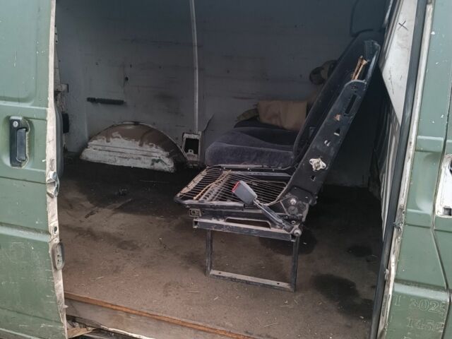 Зеленый Фольксваген Transporter, объемом двигателя 0 л и пробегом 300 тыс. км за 2000 $, фото 2 на Automoto.ua