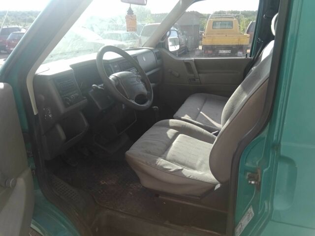 Зеленый Фольксваген Transporter, объемом двигателя 2.5 л и пробегом 670 тыс. км за 3886 $, фото 3 на Automoto.ua