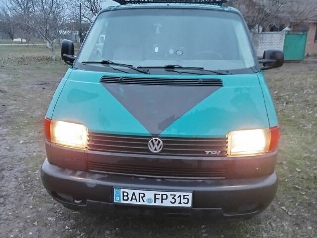 Зеленый Фольксваген Transporter, объемом двигателя 2.5 л и пробегом 419 тыс. км за 4000 $, фото 1 на Automoto.ua