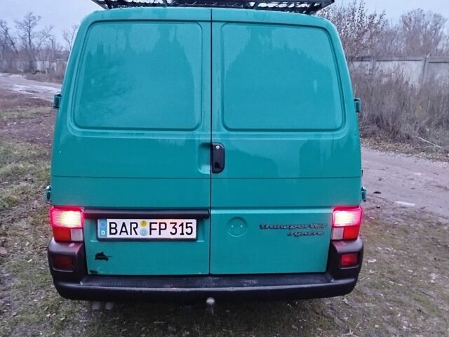 Зеленый Фольксваген Transporter, объемом двигателя 2.5 л и пробегом 419 тыс. км за 4000 $, фото 4 на Automoto.ua