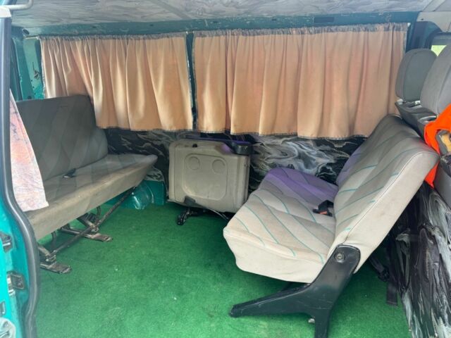 Зеленый Фольксваген Transporter, объемом двигателя 2.5 л и пробегом 314 тыс. км за 3600 $, фото 3 на Automoto.ua