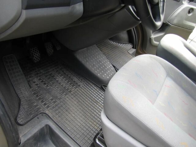 Зеленый Фольксваген Transporter, объемом двигателя 1.9 л и пробегом 196 тыс. км за 3300 $, фото 2 на Automoto.ua