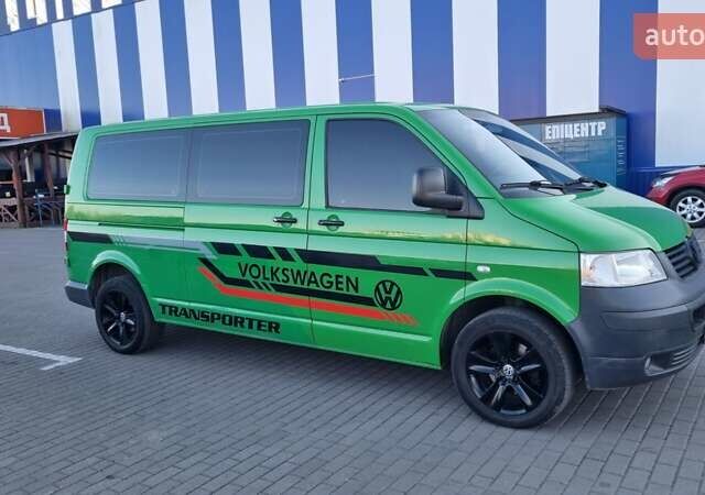 Зеленый Фольксваген Transporter, объемом двигателя 2.5 л и пробегом 285 тыс. км за 10800 $, фото 1 на Automoto.ua