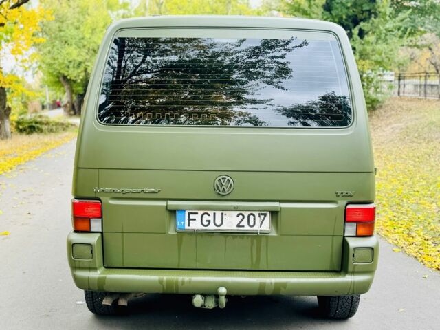 Зелений Фольксваген Transporter, об'ємом двигуна 2 л та пробігом 470 тис. км за 3669 $, фото 4 на Automoto.ua