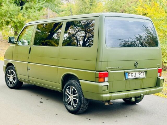 Зелений Фольксваген Transporter, об'ємом двигуна 2 л та пробігом 470 тис. км за 3669 $, фото 2 на Automoto.ua