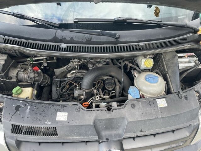 Зеленый Фольксваген Transporter, объемом двигателя 2 л и пробегом 331 тыс. км за 15100 $, фото 13 на Automoto.ua