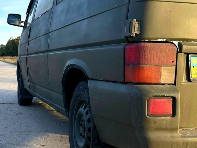 Зелений Фольксваген Transporter, об'ємом двигуна 1.9 л та пробігом 500 тис. км за 4600 $, фото 2 на Automoto.ua