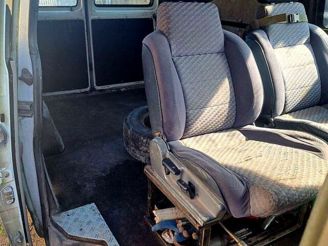 Зелений Фольксваген Transporter, об'ємом двигуна 1.9 л та пробігом 500 тис. км за 4600 $, фото 3 на Automoto.ua