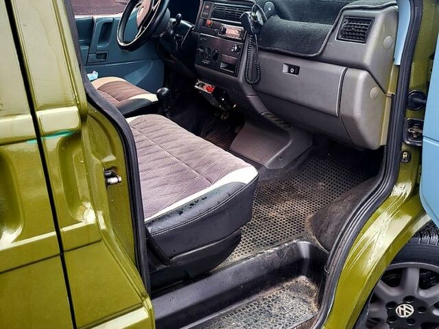 Зеленый Фольксваген Transporter, объемом двигателя 2.5 л и пробегом 300 тыс. км за 6900 $, фото 2 на Automoto.ua