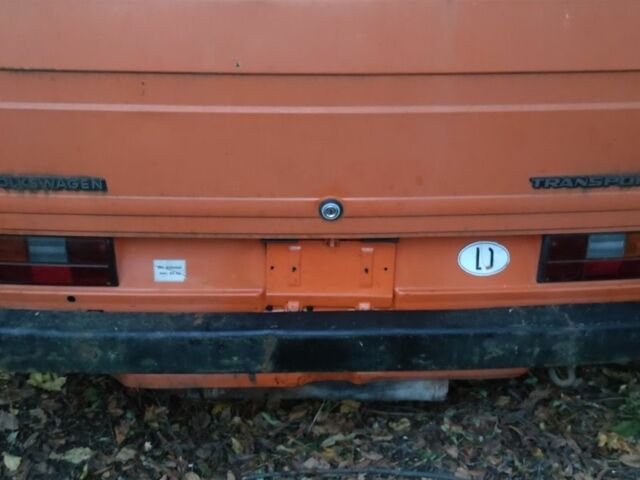 Оранжевый Фольксваген Transporter, объемом двигателя 1.6 л и пробегом 333 тыс. км за 594 $, фото 2 на Automoto.ua