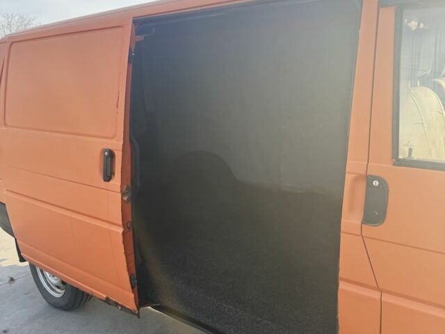 Оранжевый Фольксваген Transporter, объемом двигателя 2.4 л и пробегом 770 тыс. км за 2200 $, фото 7 на Automoto.ua