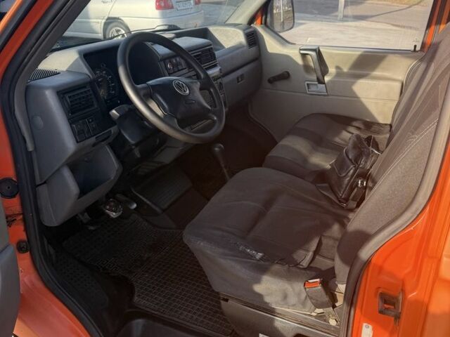 Оранжевый Фольксваген Transporter, объемом двигателя 2.4 л и пробегом 770 тыс. км за 2200 $, фото 8 на Automoto.ua