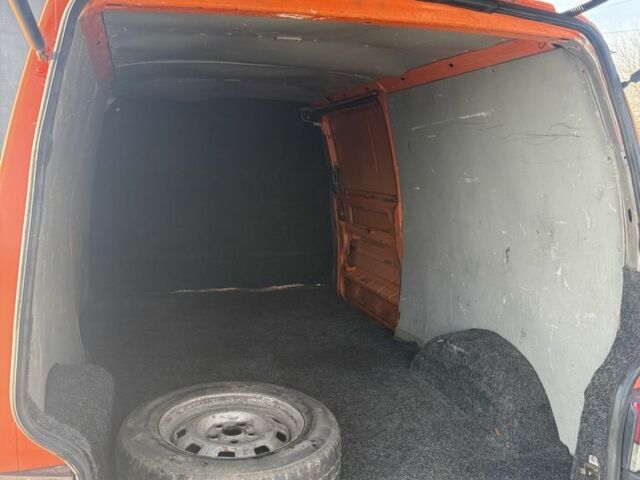 Оранжевый Фольксваген Transporter, объемом двигателя 2.4 л и пробегом 770 тыс. км за 2200 $, фото 5 на Automoto.ua