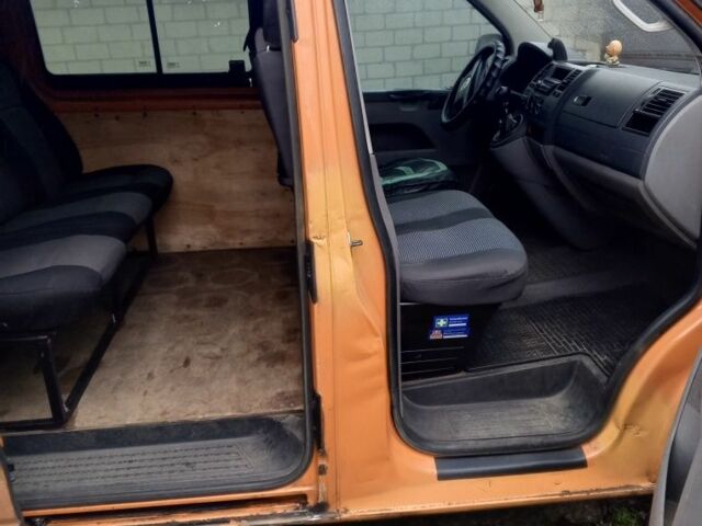 Помаранчевий Фольксваген Transporter, об'ємом двигуна 0 л та пробігом 475 тис. км за 5250 $, фото 1 на Automoto.ua