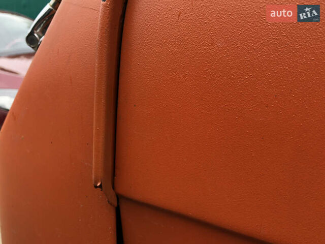 Оранжевый Фольксваген Transporter, объемом двигателя 1.6 л и пробегом 450 тыс. км за 2500 $, фото 1 на Automoto.ua