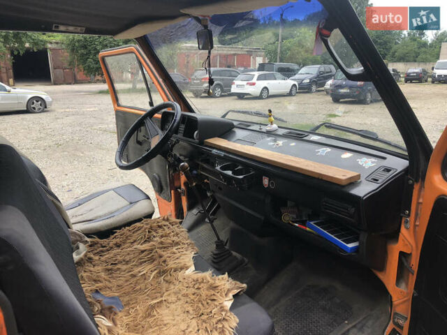 Оранжевый Фольксваген Transporter, объемом двигателя 1.6 л и пробегом 450 тыс. км за 2500 $, фото 2 на Automoto.ua