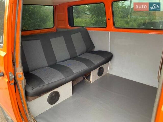 Оранжевый Фольксваген Transporter, объемом двигателя 1.9 л и пробегом 180 тыс. км за 4000 $, фото 12 на Automoto.ua