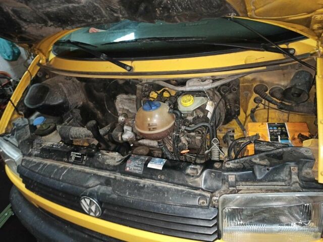 Оранжевый Фольксваген Transporter, объемом двигателя 1.9 л и пробегом 450 тыс. км за 4850 $, фото 3 на Automoto.ua