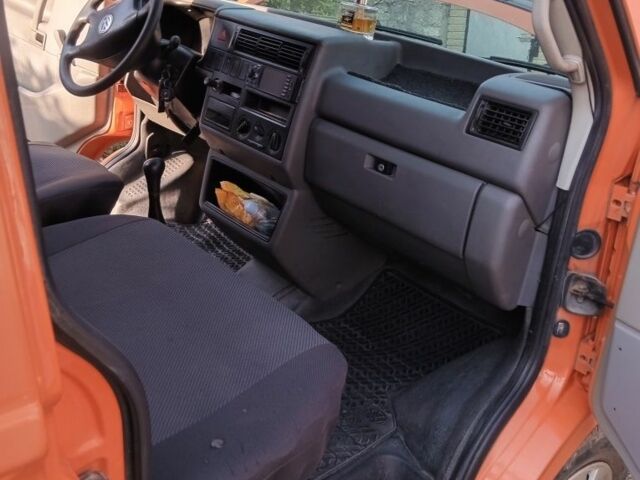 Оранжевый Фольксваген Transporter, объемом двигателя 0 л и пробегом 615 тыс. км за 4800 $, фото 2 на Automoto.ua