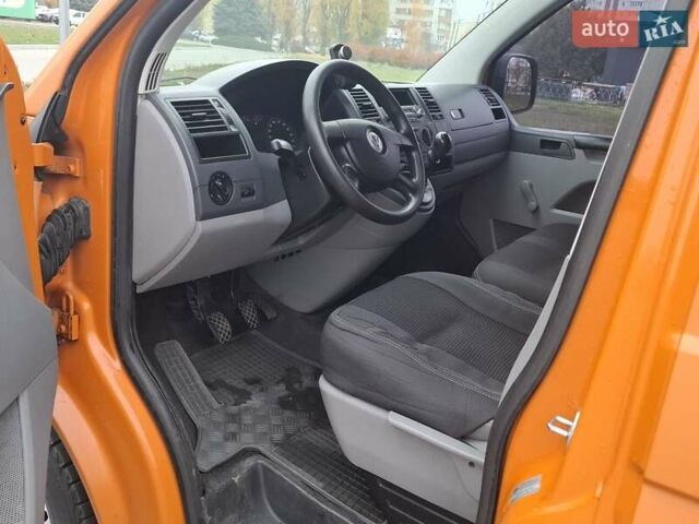 Оранжевый Фольксваген Transporter, объемом двигателя 2.5 л и пробегом 355 тыс. км за 7500 $, фото 9 на Automoto.ua