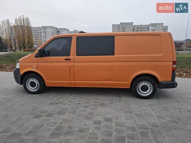 Оранжевый Фольксваген Transporter, объемом двигателя 2.5 л и пробегом 355 тыс. км за 7500 $, фото 1 на Automoto.ua
