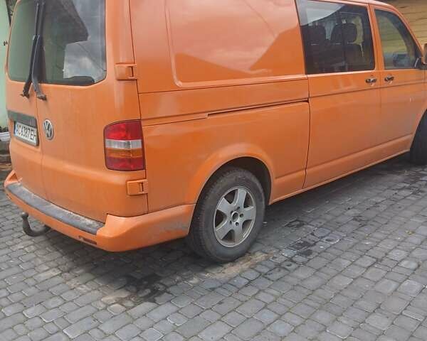 Помаранчевий Фольксваген Transporter, об'ємом двигуна 2.46 л та пробігом 500 тис. км за 7000 $, фото 3 на Automoto.ua