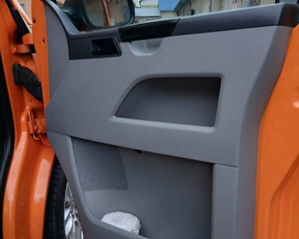 Оранжевый Фольксваген Transporter, объемом двигателя 1.97 л и пробегом 258 тыс. км за 15500 $, фото 12 на Automoto.ua