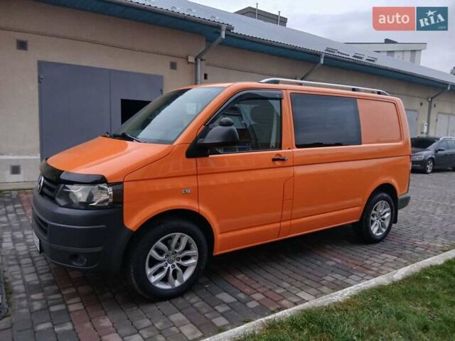 Оранжевый Фольксваген Transporter, объемом двигателя 1.97 л и пробегом 258 тыс. км за 15500 $, фото 1 на Automoto.ua