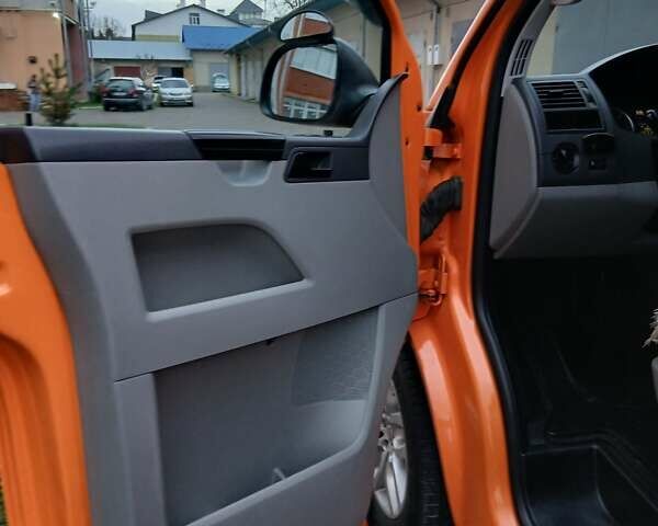 Оранжевый Фольксваген Transporter, объемом двигателя 1.97 л и пробегом 258 тыс. км за 15500 $, фото 11 на Automoto.ua