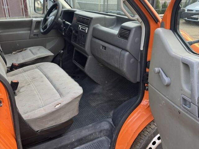 Оранжевый Фольксваген Transporter, объемом двигателя 2.5 л и пробегом 305 тыс. км за 3700 $, фото 9 на Automoto.ua