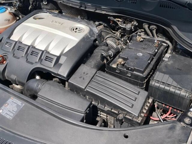 Черный Фольксваген Variant, объемом двигателя 2 л и пробегом 238 тыс. км за 6800 $, фото 8 на Automoto.ua