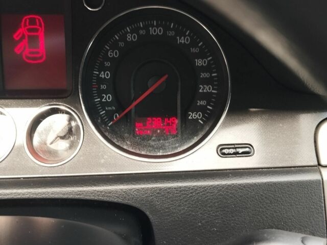 Черный Фольксваген Variant, объемом двигателя 2 л и пробегом 238 тыс. км за 6800 $, фото 7 на Automoto.ua