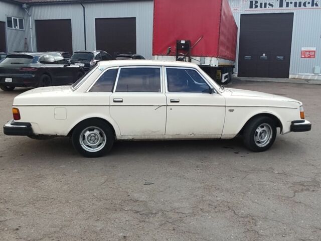 Белый Вольво 240, объемом двигателя 0 л и пробегом 350 тыс. км за 800 $, фото 5 на Automoto.ua