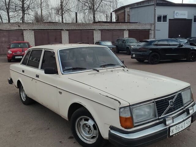 Белый Вольво 240, объемом двигателя 0 л и пробегом 350 тыс. км за 800 $, фото 6 на Automoto.ua