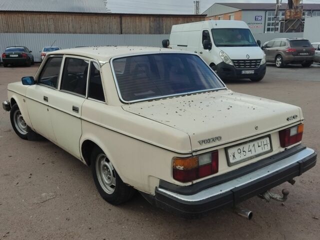 Белый Вольво 240, объемом двигателя 0 л и пробегом 350 тыс. км за 800 $, фото 2 на Automoto.ua