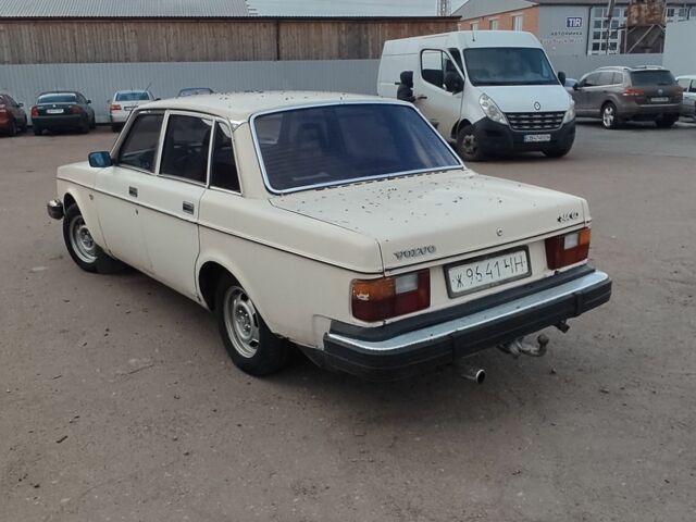 Белый Вольво 240, объемом двигателя 0 л и пробегом 350 тыс. км за 800 $, фото 3 на Automoto.ua