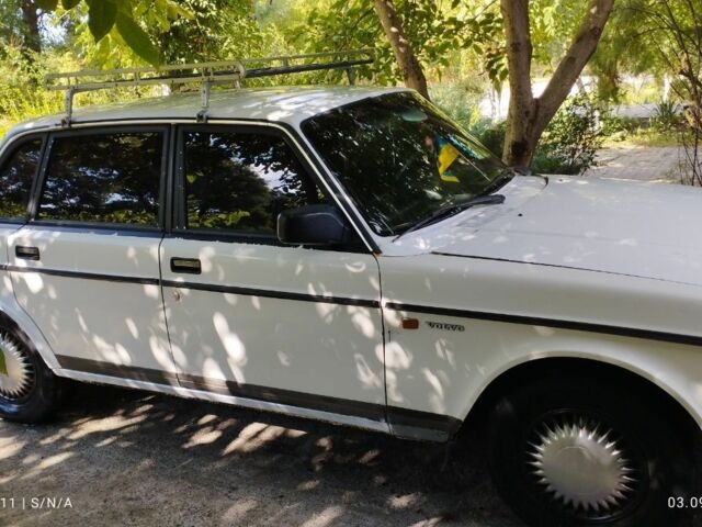 Белый Вольво 240, объемом двигателя 2 л и пробегом 470 тыс. км за 700 $, фото 7 на Automoto.ua