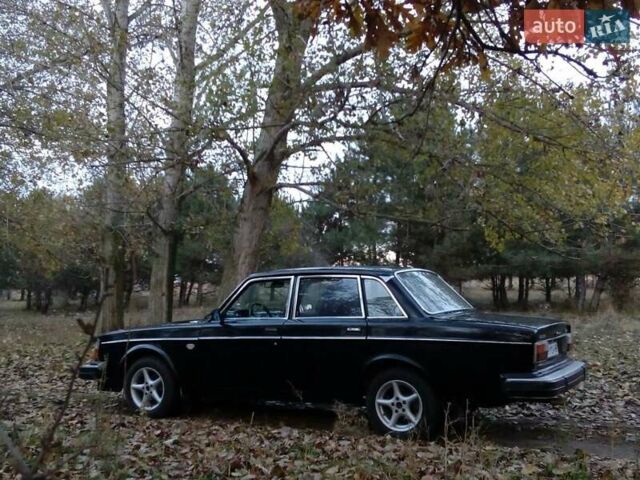 Черный Вольво 244, объемом двигателя 2.13 л и пробегом 200 тыс. км за 1500 $, фото 1 на Automoto.ua