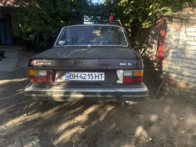 Коричневый Вольво 244, объемом двигателя 2 л и пробегом 219 тыс. км за 480 $, фото 2 на Automoto.ua