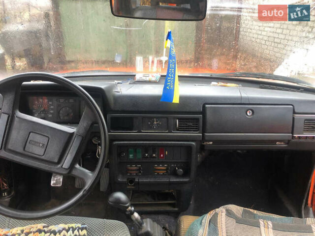 Червоний Вольво 244, об'ємом двигуна 2.1 л та пробігом 500 тис. км за 236 $, фото 8 на Automoto.ua