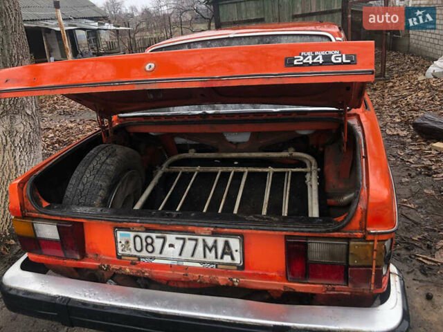 Червоний Вольво 244, об'ємом двигуна 2.1 л та пробігом 500 тис. км за 236 $, фото 4 на Automoto.ua