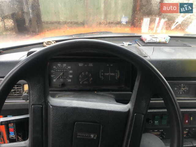 Червоний Вольво 244, об'ємом двигуна 2.1 л та пробігом 500 тис. км за 236 $, фото 5 на Automoto.ua