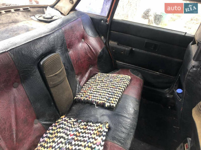 Червоний Вольво 244, об'ємом двигуна 2.1 л та пробігом 500 тис. км за 236 $, фото 6 на Automoto.ua