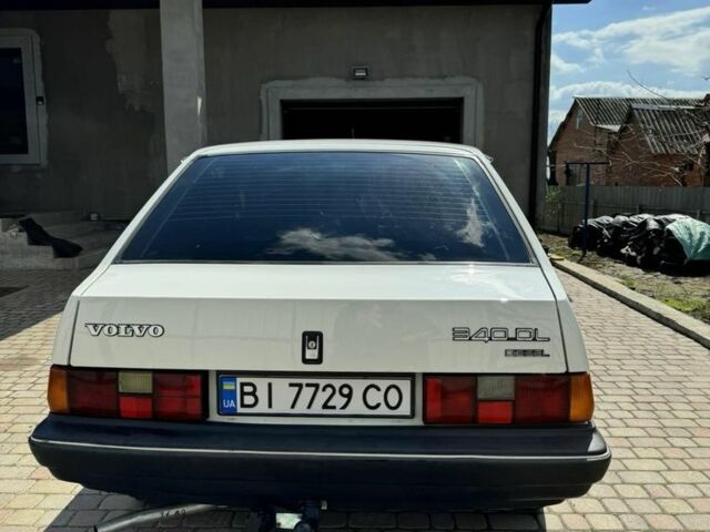 Белый Вольво 340, объемом двигателя 1.6 л и пробегом 235 тыс. км за 2100 $, фото 2 на Automoto.ua