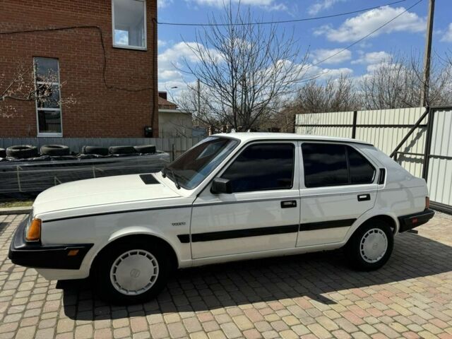 Белый Вольво 340, объемом двигателя 1.6 л и пробегом 235 тыс. км за 2100 $, фото 3 на Automoto.ua