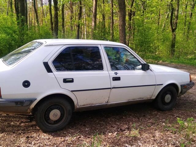 Білий Вольво 340, об'ємом двигуна 0.17 л та пробігом 200 тис. км за 800 $, фото 1 на Automoto.ua