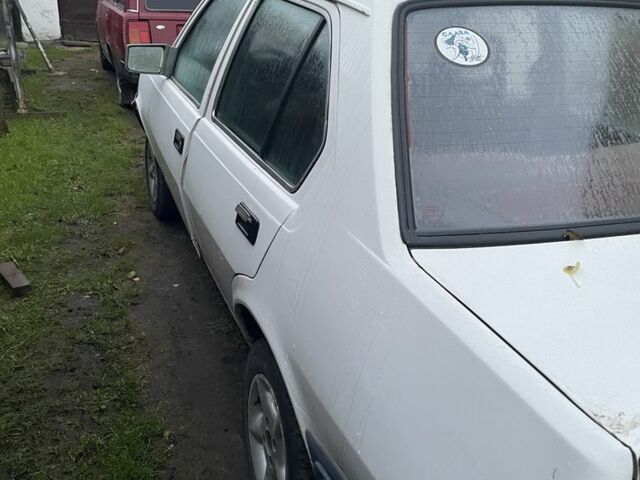 Белый Вольво 340, объемом двигателя 1.7 л и пробегом 3 тыс. км за 450 $, фото 2 на Automoto.ua